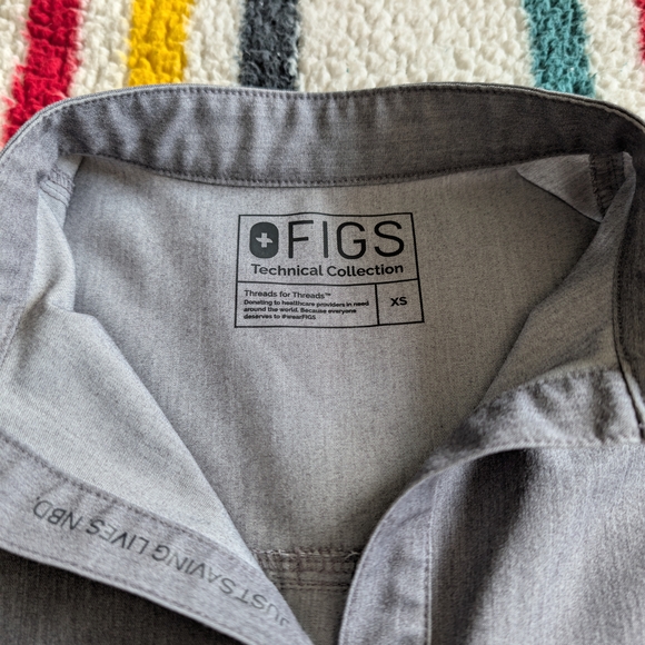 Figs Women's Scrub Set, Technical grey, size XS Top And Jogger Pants - Picture 2 of 4